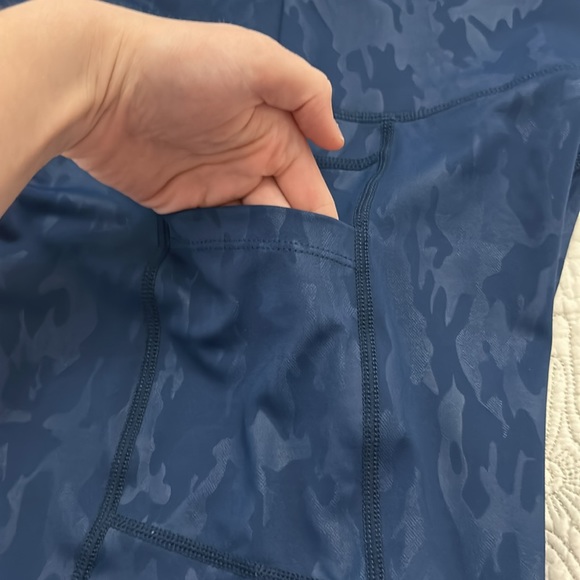 ZYIA Active Women’s Blue Camouflage Print Leggings with Pockets in size 8-10 - Picture 5 of 5
